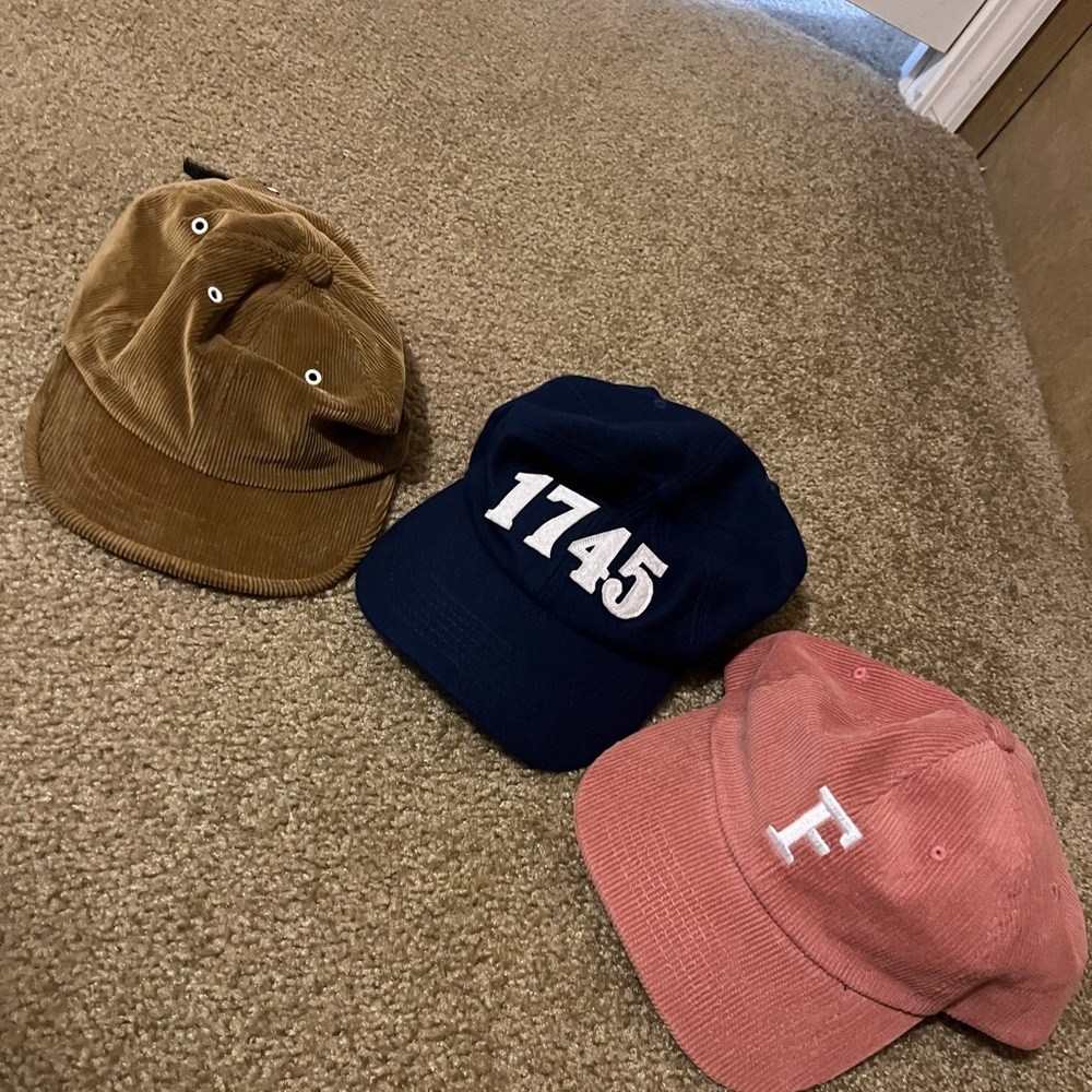 3 x Men’s Vintage / Corduroy Hats